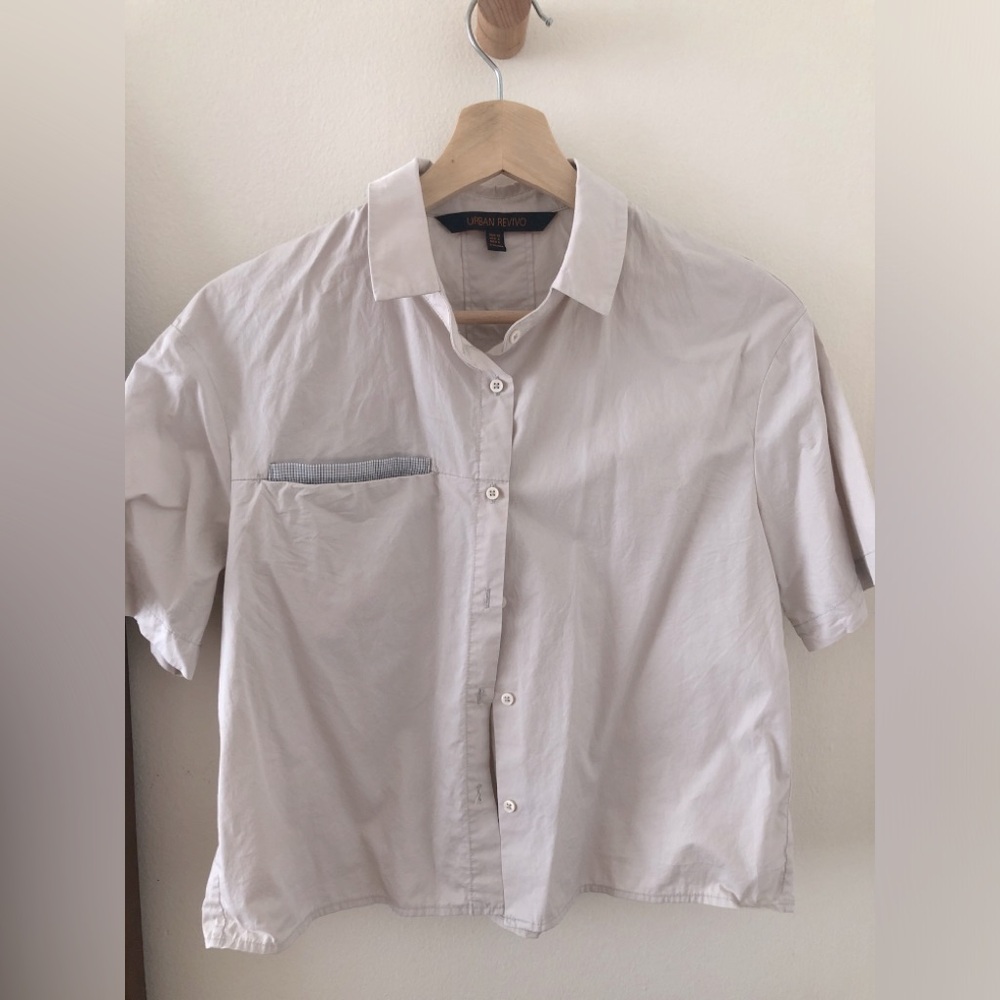 URBAN REVIVO Cream crop button down shirt